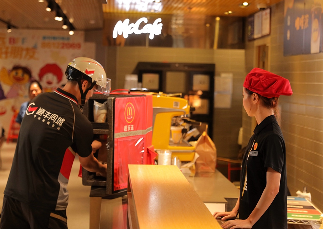 无人车打响末端配送“效率战” “最后一公里”日均单量远超去年峰值