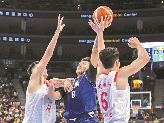 广东男篮96∶73大胜江苏队斩获两连胜！深圳“大鸟”沈梓捷封盖破局成逆转关键点