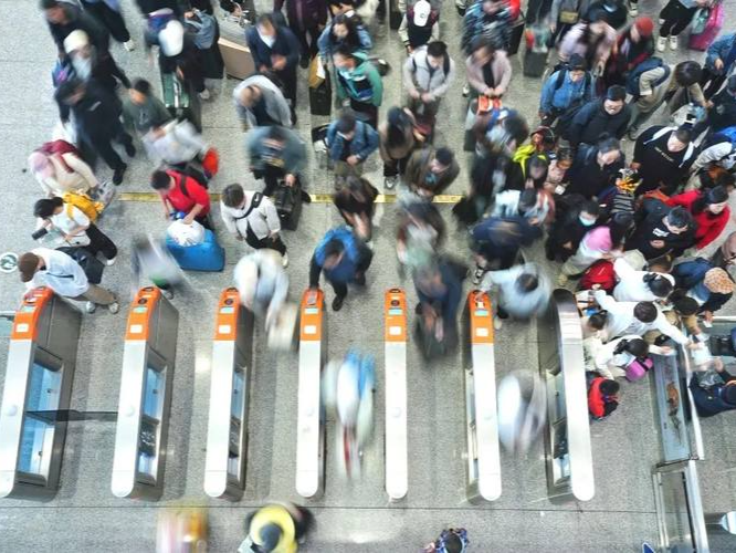 前10月我国完成跨区域人员流动量568.8亿人次