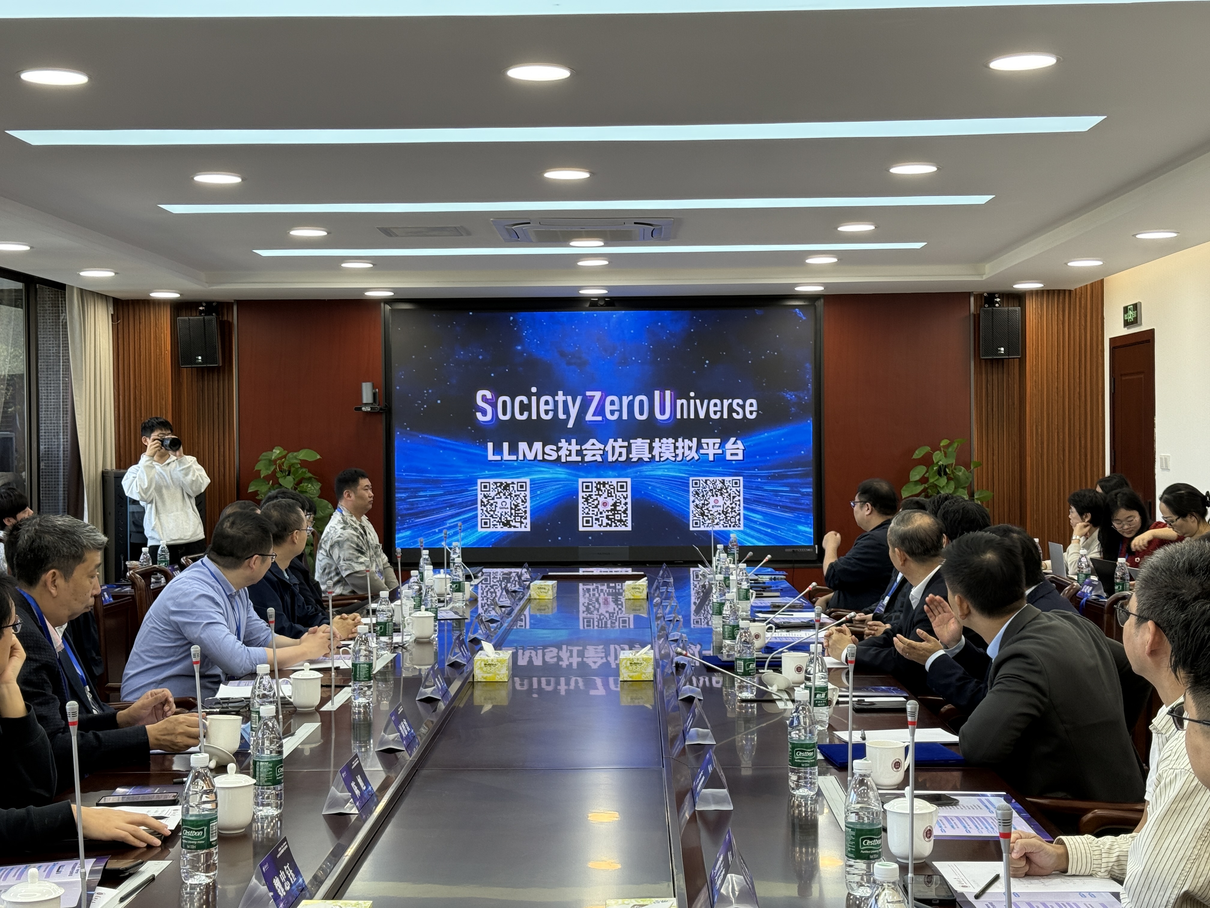 深大新文科建设又出新亮点 “Society Zero Universe LLMs社会仿真模拟平台”正式发布