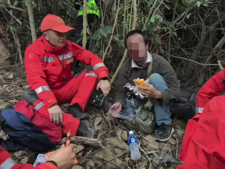 一游客在深圳大鹏登山失联，连夜搜索12小时后获救