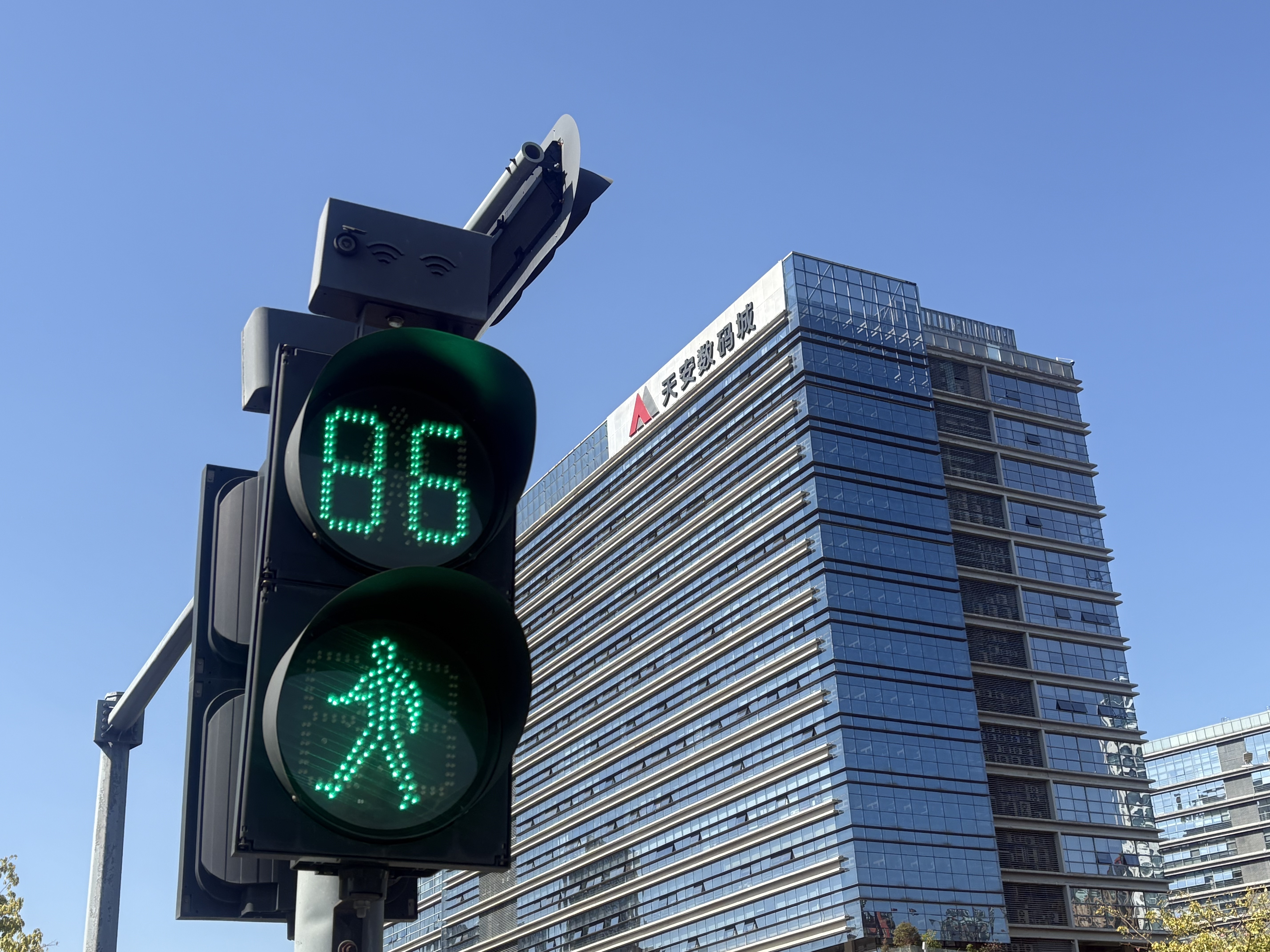 让红绿灯“说话” 让你“看见” 深圳“过街音响”无障碍设施调查