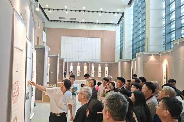 《香山诗略》专题篆刻作品展中山启幕