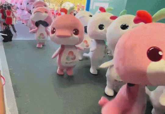 十五运会吉祥物“周边”销售已突破8亿元,广州拟打造“大湾鸡”主题公园