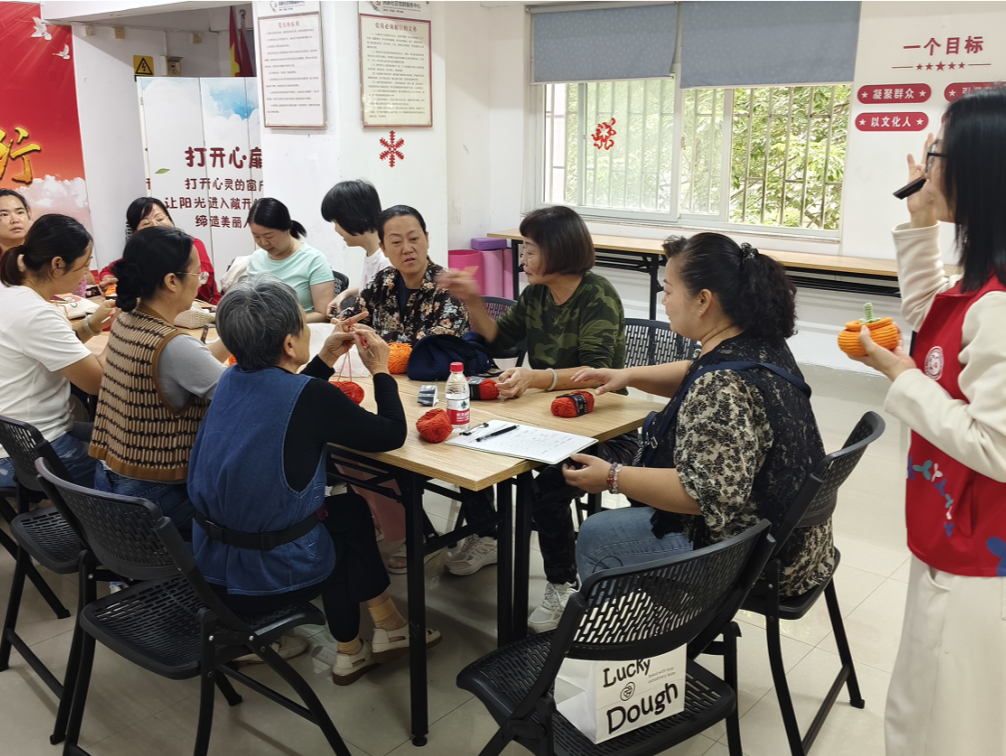 罗湖民新社区开展女性编织疗愈工作坊，用指尖编织“疗愈时光”