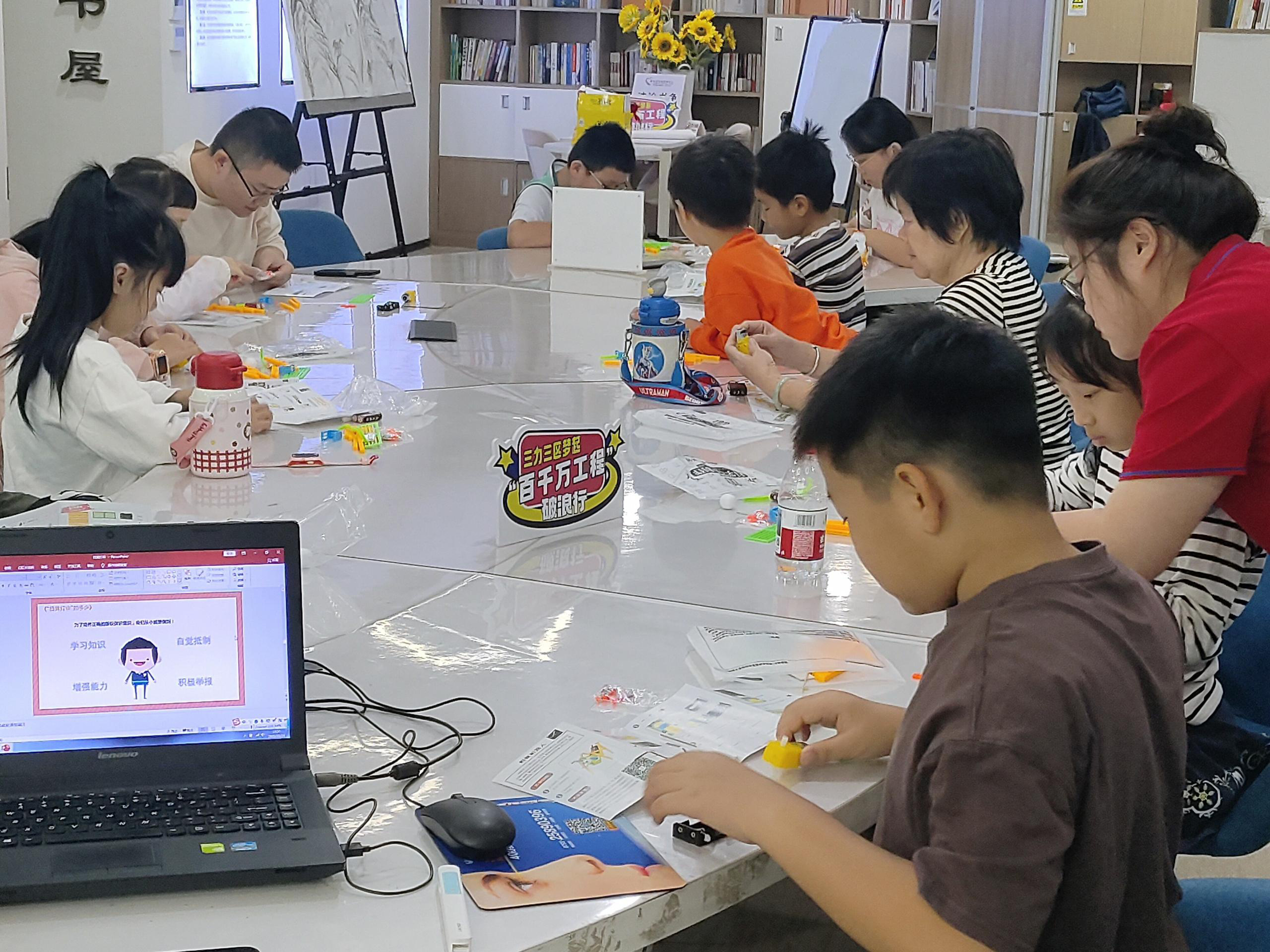 罗湖区鹿丹村社区开展蚂蚁家族亲子科普活动，激发儿童探索自然兴趣