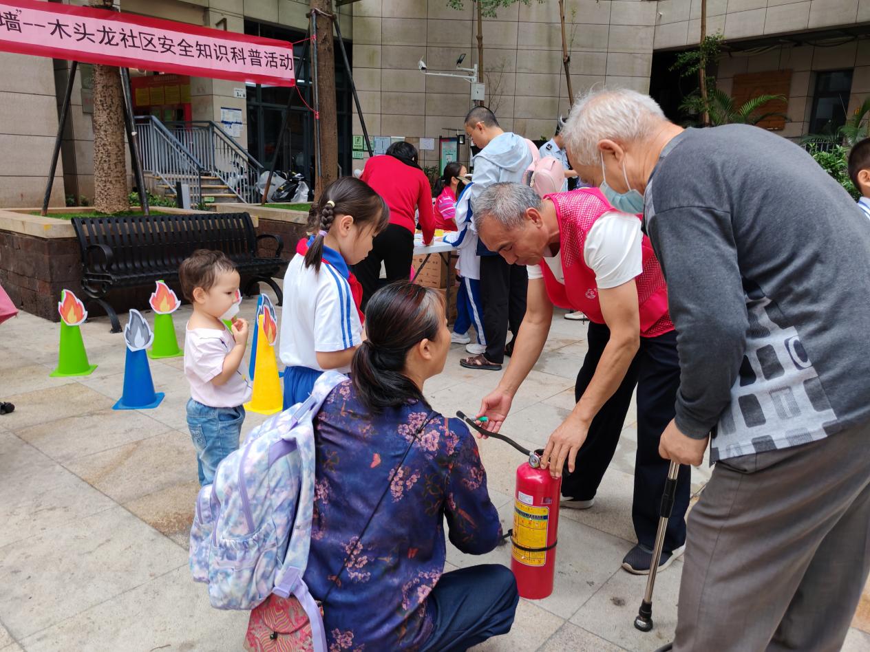 罗湖区木头龙社区开展安全知识科普活动，百名居民共筑“防火墙”