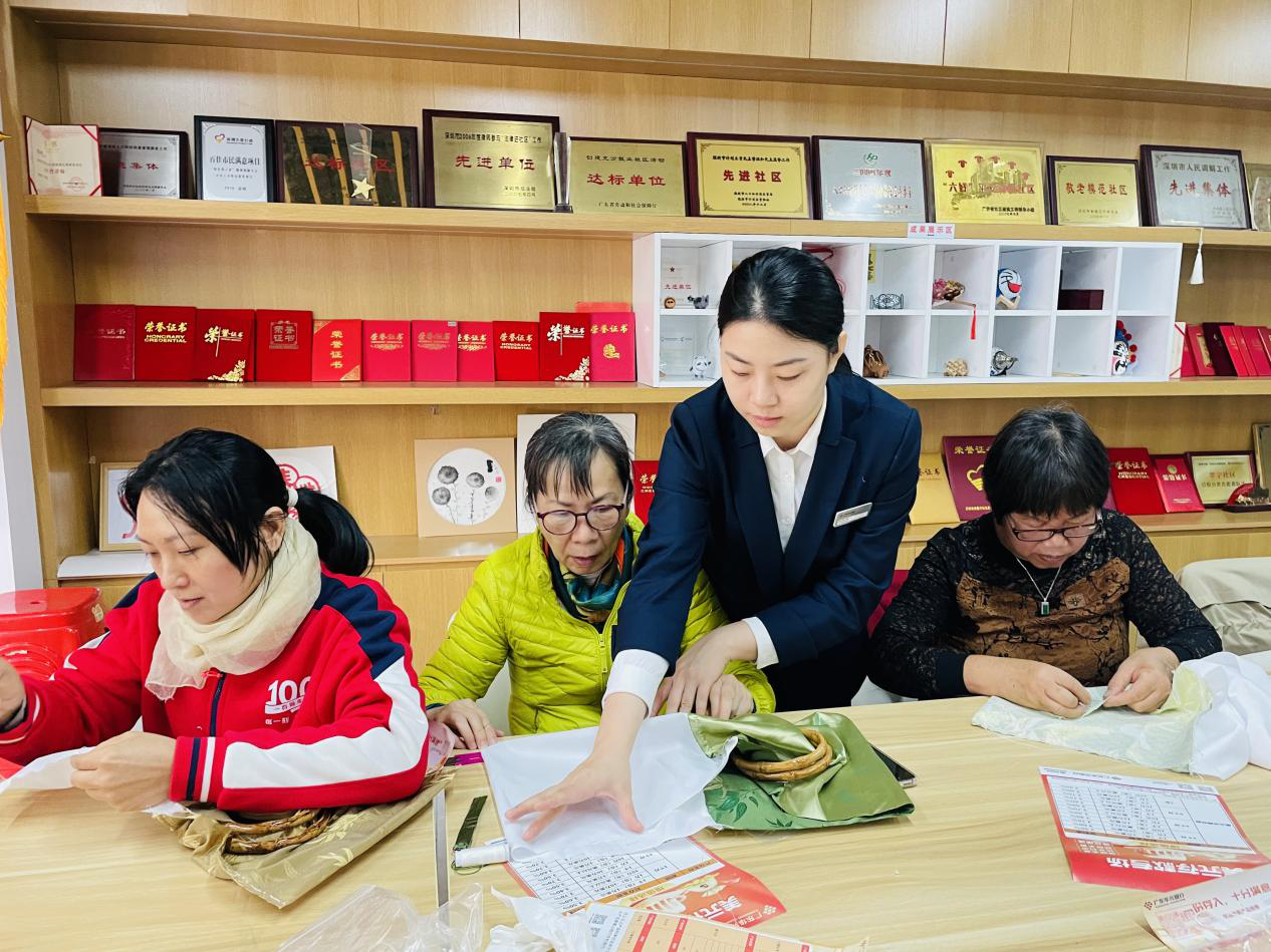 罗湖翠宁社区开展妇女手工赋能活动