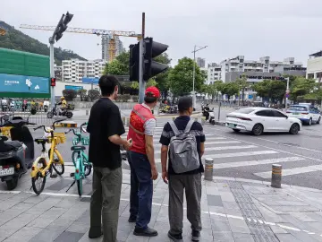 193天坚守助力十五运会，翠竹老兵志愿服务队护航市民出行