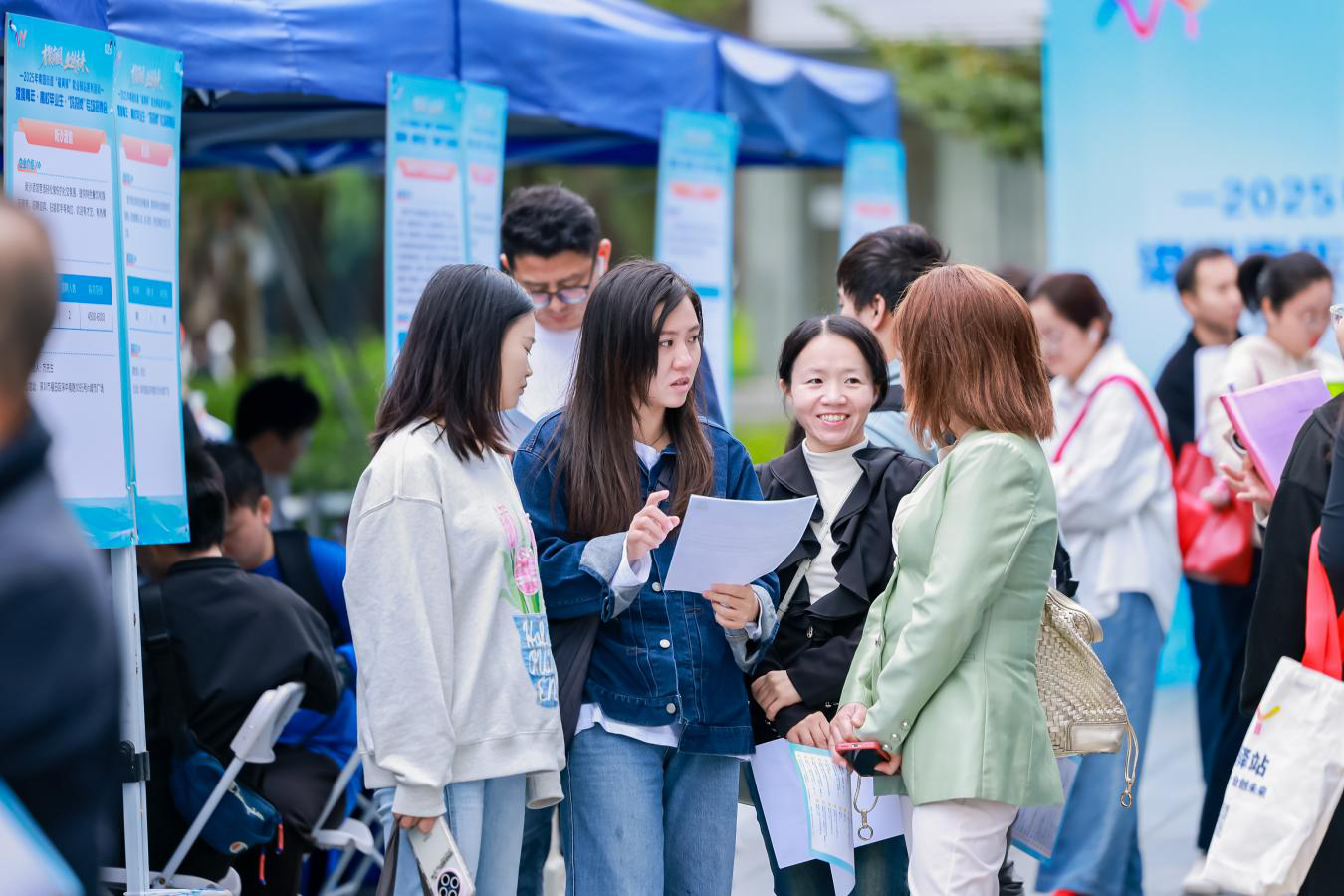 南园街道“福满驿”招聘会成效显著