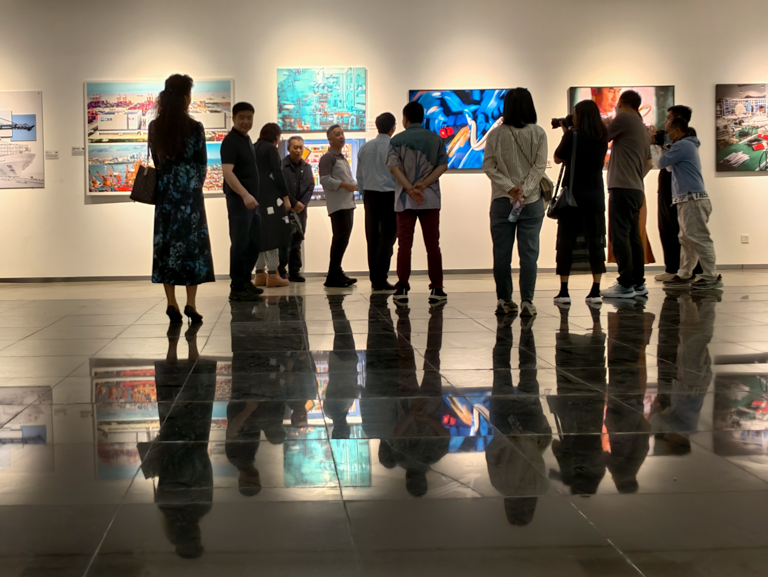 “制造强国十年——大湾区新质工业摄影展”在东莞启幕  