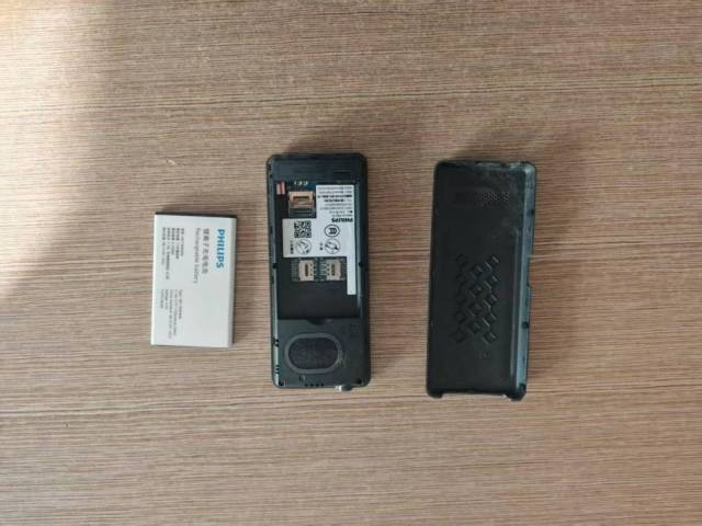 这是被涉案人员取走手机卡的手机。 这是被涉案人员取走手机卡的手机。