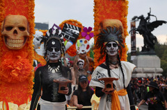 （外代一线）（6）墨西哥城举行亡灵节游行