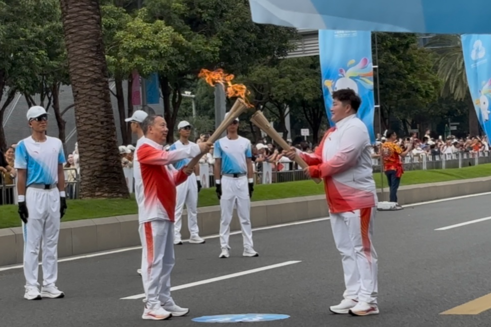 十五运会火炬手、深圳大学校长毛军发：深大近百名师生校友参与，深化体教融合