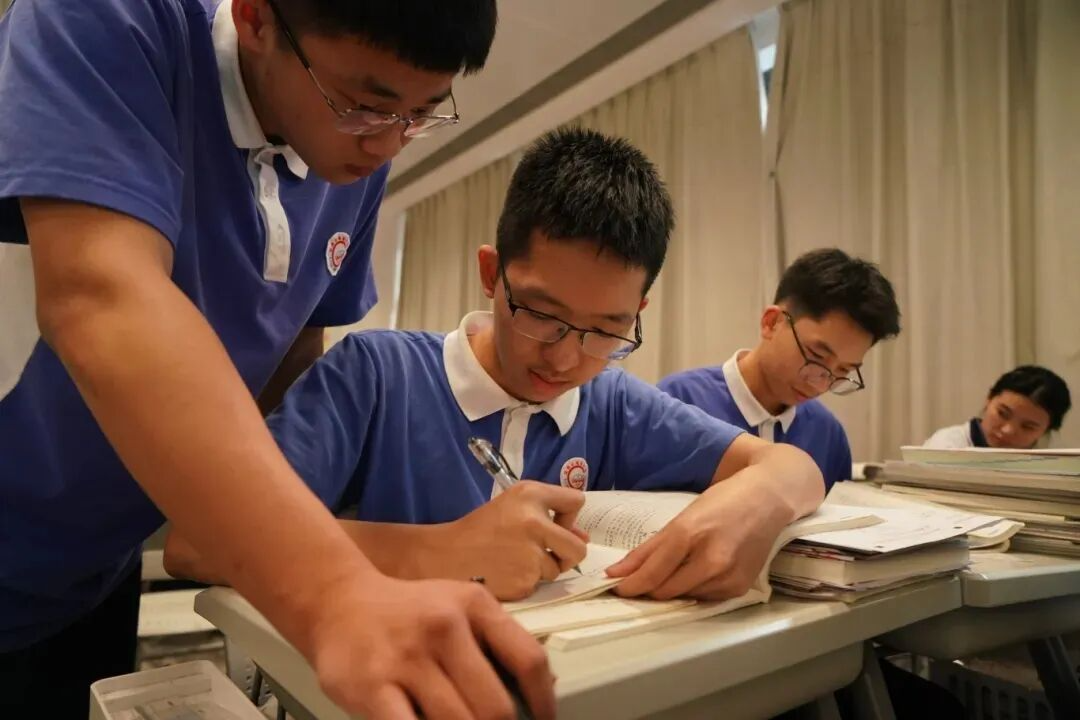 获“国家运动员”称号、在比赛摘金夺银……观澜中学学子捷报频传