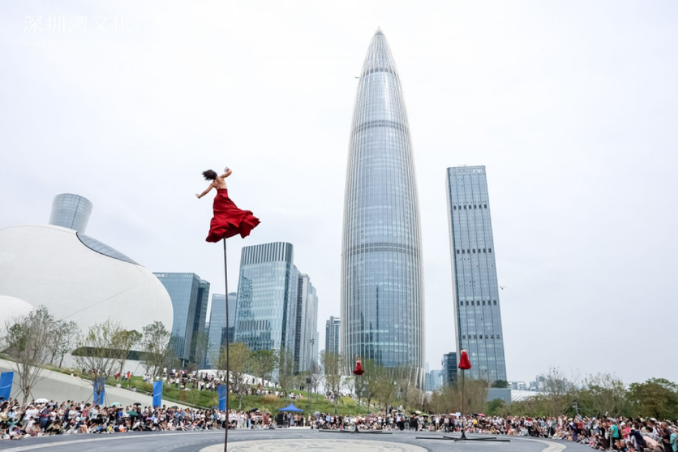 解锁双重浪漫!深圳湾广场开幕,两大顶秀献映