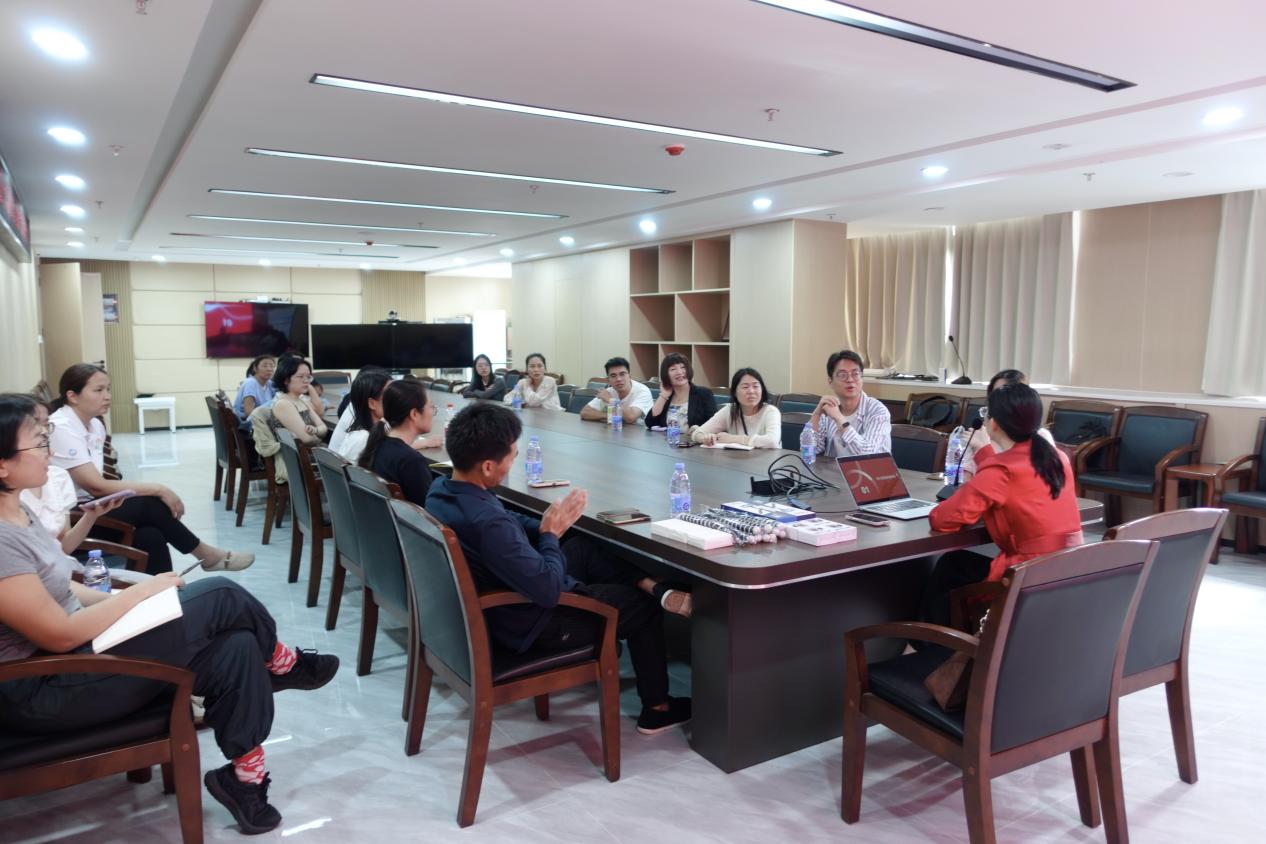 南山大磡社区联合南山团区委开展直播带货讲座   