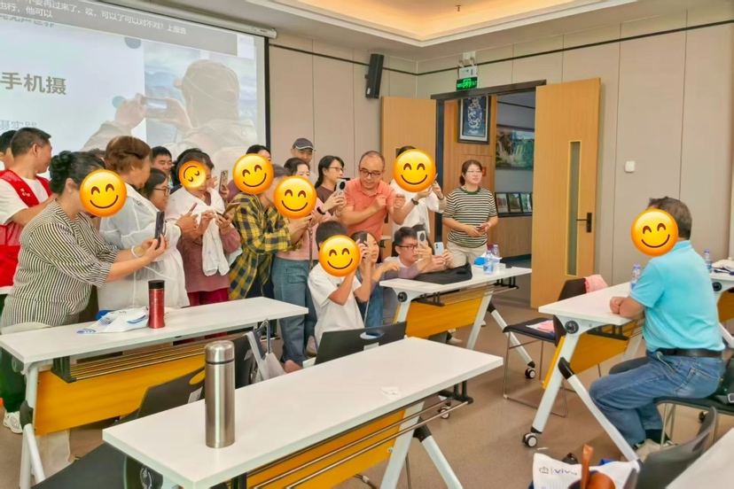 “他们用镜头诉说的故事,比语言更打动人”