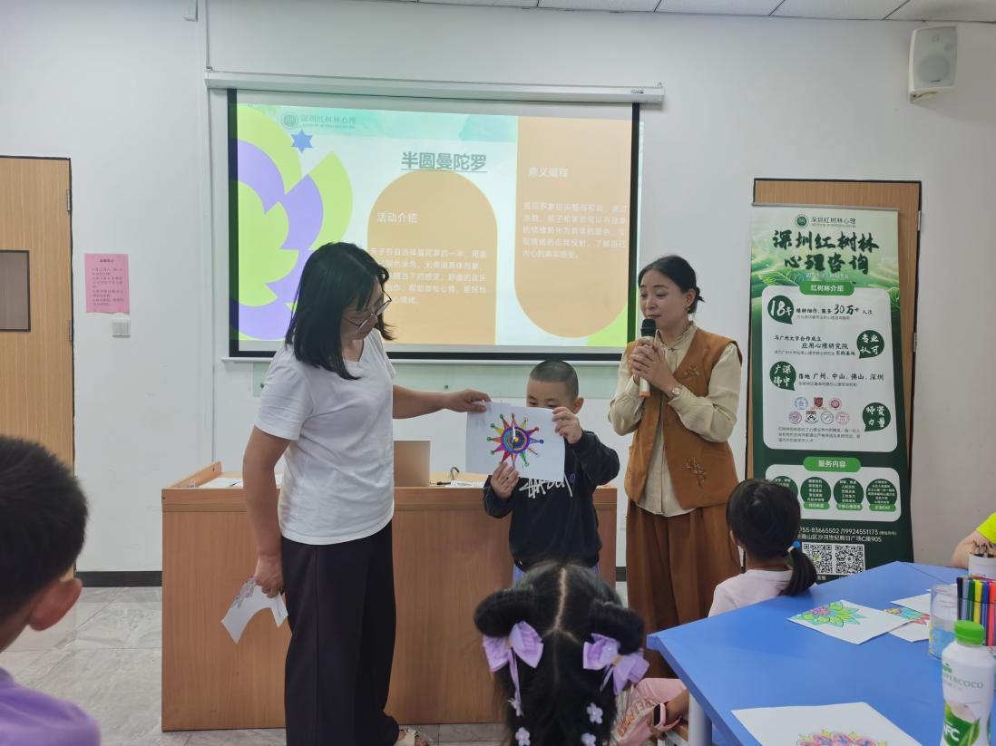 西丽街道高铁新城社区搭建“心桥”，亲子共绘温暖时光