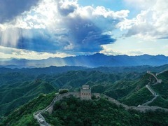 金山岭：地尽中原山，天挂秦时月