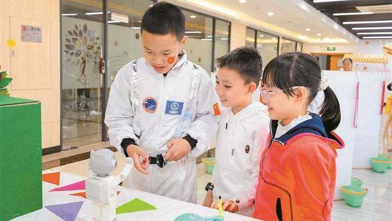 宝安区举行“书香润童心,阅读伴成长”第二十六届深圳读书月亲子阅读主题活动