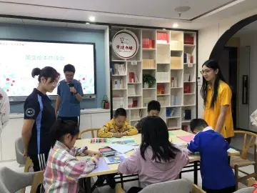 罗湖区老围社区开展英文亲子共读活动