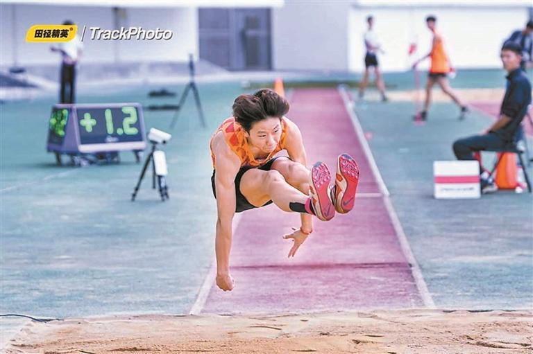 2025年广东省中学生田径锦标赛落幕，深圳七高学子勇夺三级跳远金牌