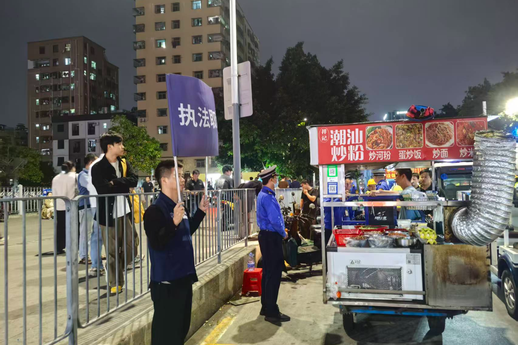 西乡街道:从“堵心”到“舒心”,一面锦旗后的双向奔赴