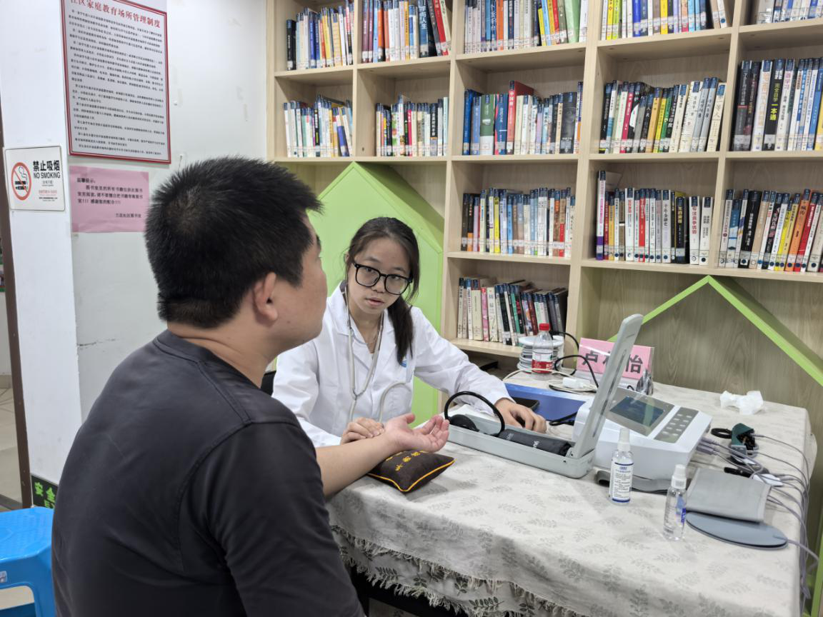 罗湖区兰花社区开展新业态人员与居民中医服务活动