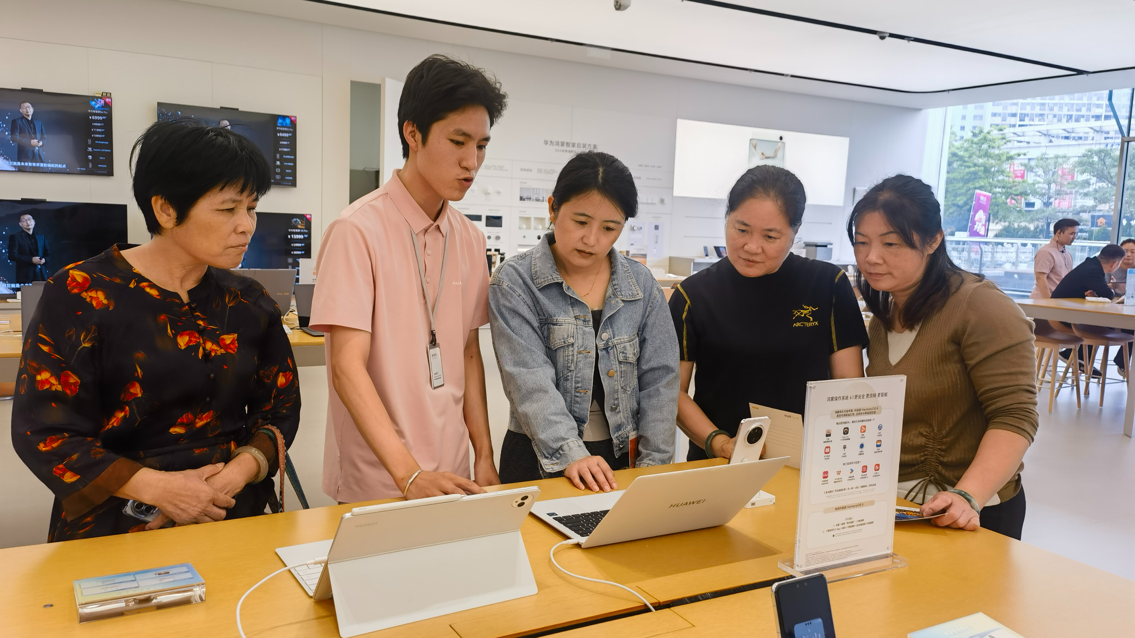 平湖“虚拟社区”联动鸿蒙体验 精准“圈粉”居民