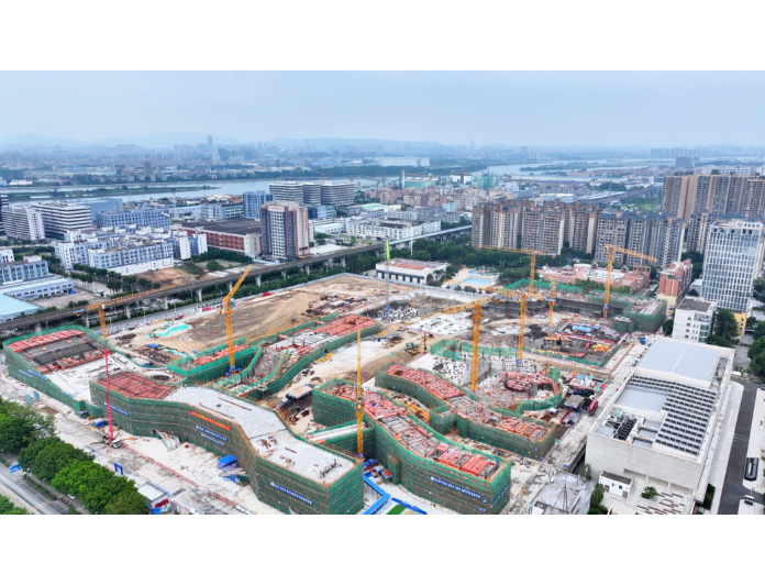 东莞水乡未来学校教学楼封顶