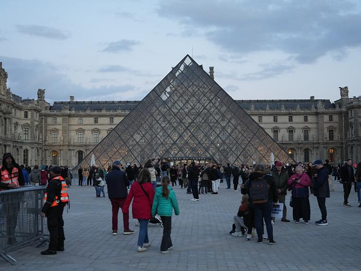 涉嫌参与有组织团伙盗窃 一卢浮宫抢劫案嫌疑人被起诉 