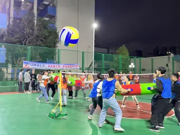 巨型排球“嗨翻”赛场！葵涌社区工联会为比亚迪职工送上趣味竞技活动