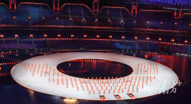 11月9日,186名广东“消防橙”亮相十五运会开幕暖场表演。 粤消宣供图 11月9日,186名广东“消防橙”亮相十五运会开幕暖场表演。 粤消宣供图