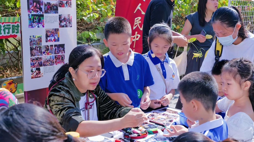 当萌娃遇上古村:文昌小学这场沉浸式亲子之旅用阅读点亮读书月