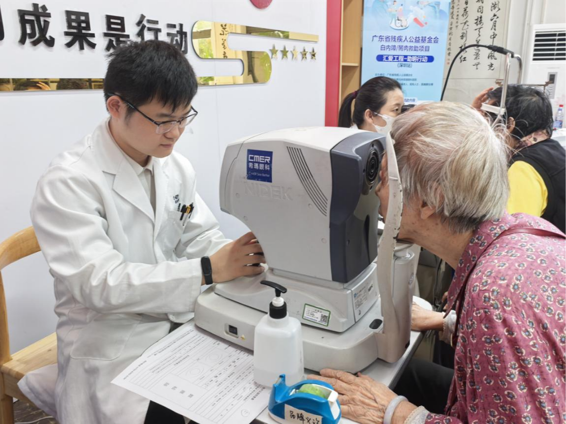 贴心义诊送上门!西乡福中福社区这场活动为居民擦亮“心灵之窗”