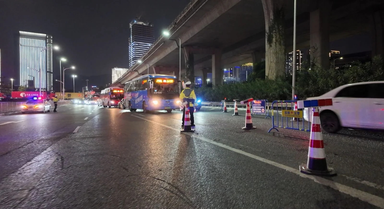 第十五届全国运动会闭幕式明晚举行，深圳交警对以下道路临时管制