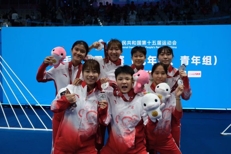 南山4小将十五运会助广东队摘羽球银牌