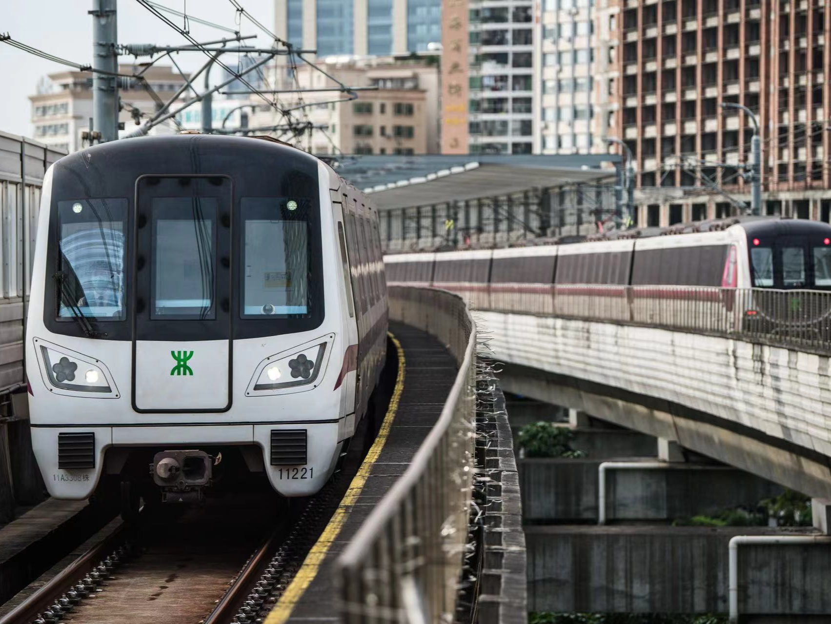 早高峰车门夹物发生延误！深圳地铁回应