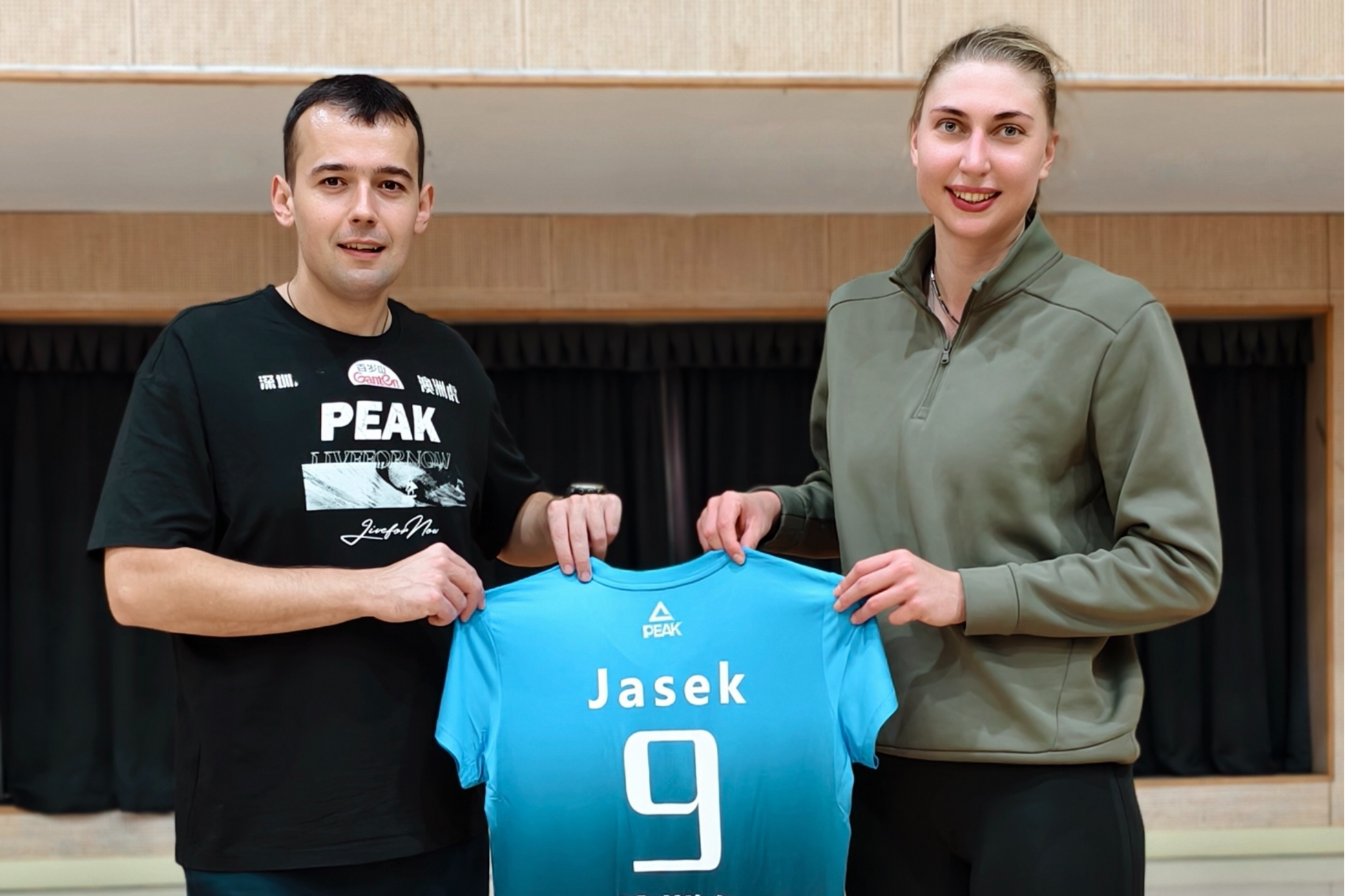 新援已抵达！波兰国手亚塞克加盟深圳澳洲虎中塞女排