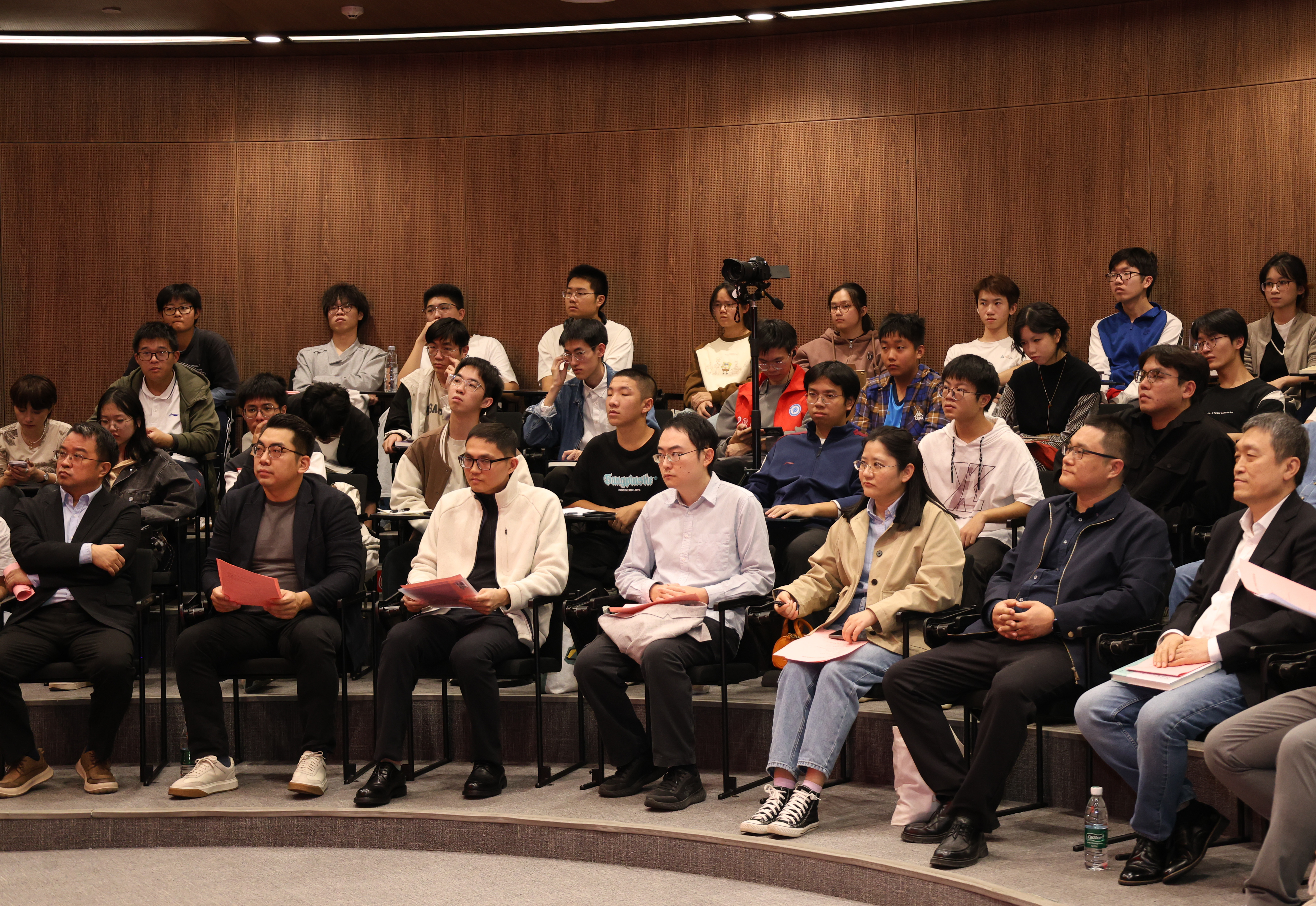 为深圳科幻发展探索路径，深圳读书月“我的AI时代”青年圆桌对话举办