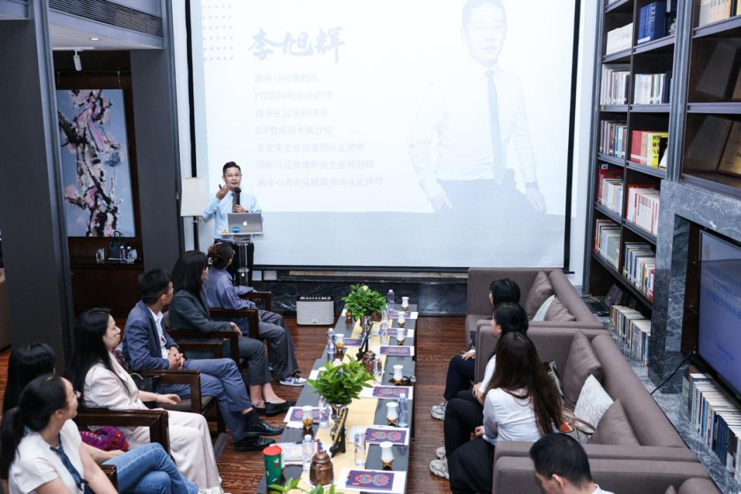 东方社区开展“沟通艺术赋能职场成长”主题活动