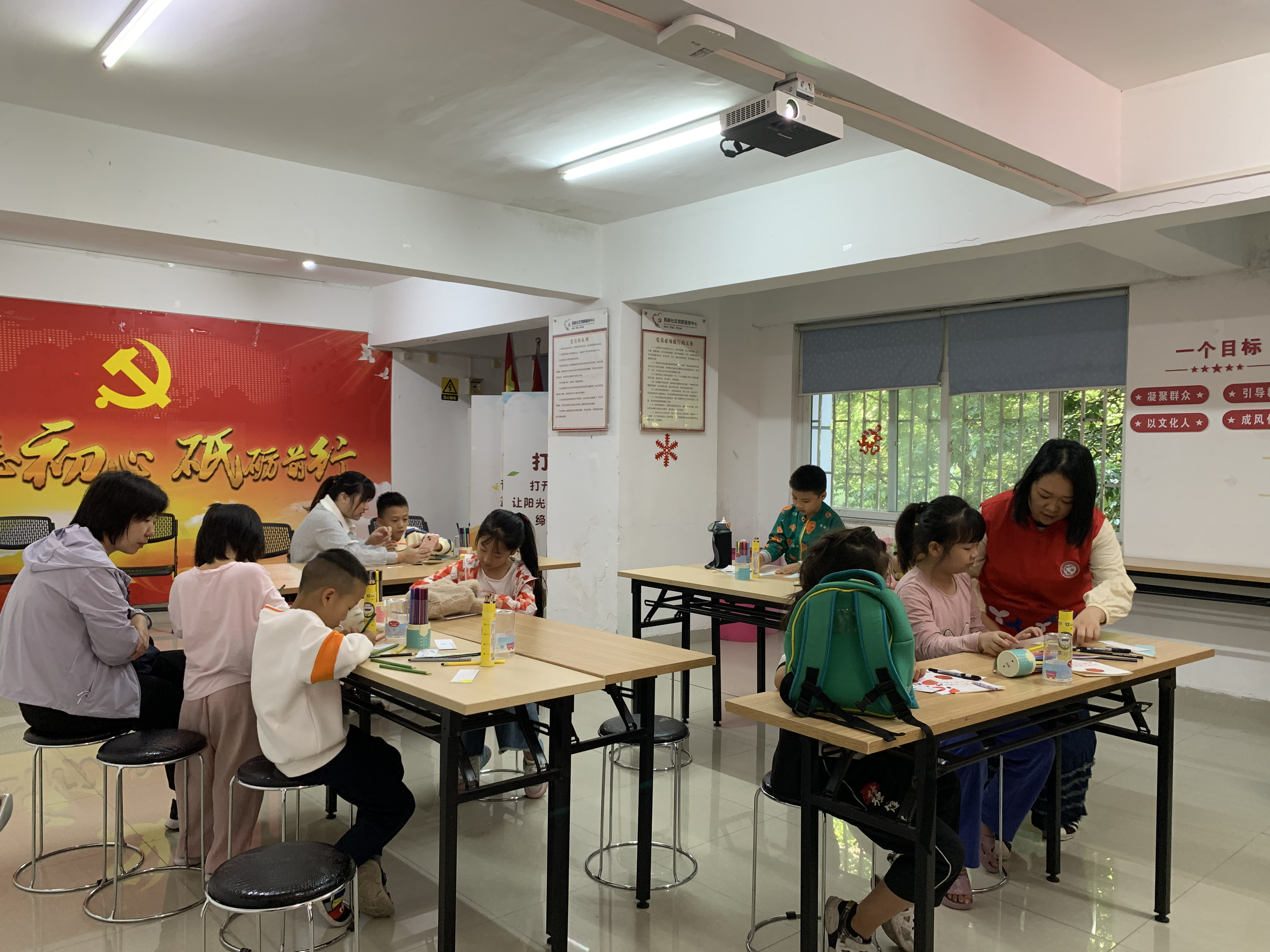 罗湖区民新社区开展沉浸式体验阅读与手工创作儿童活动