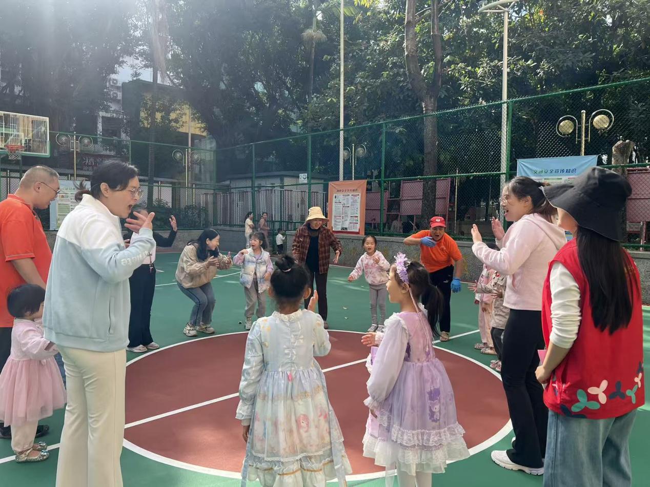 龙岗沙湾社区开展“气候小卫士”探索共创活动，家长和孩子一起学习气候知识