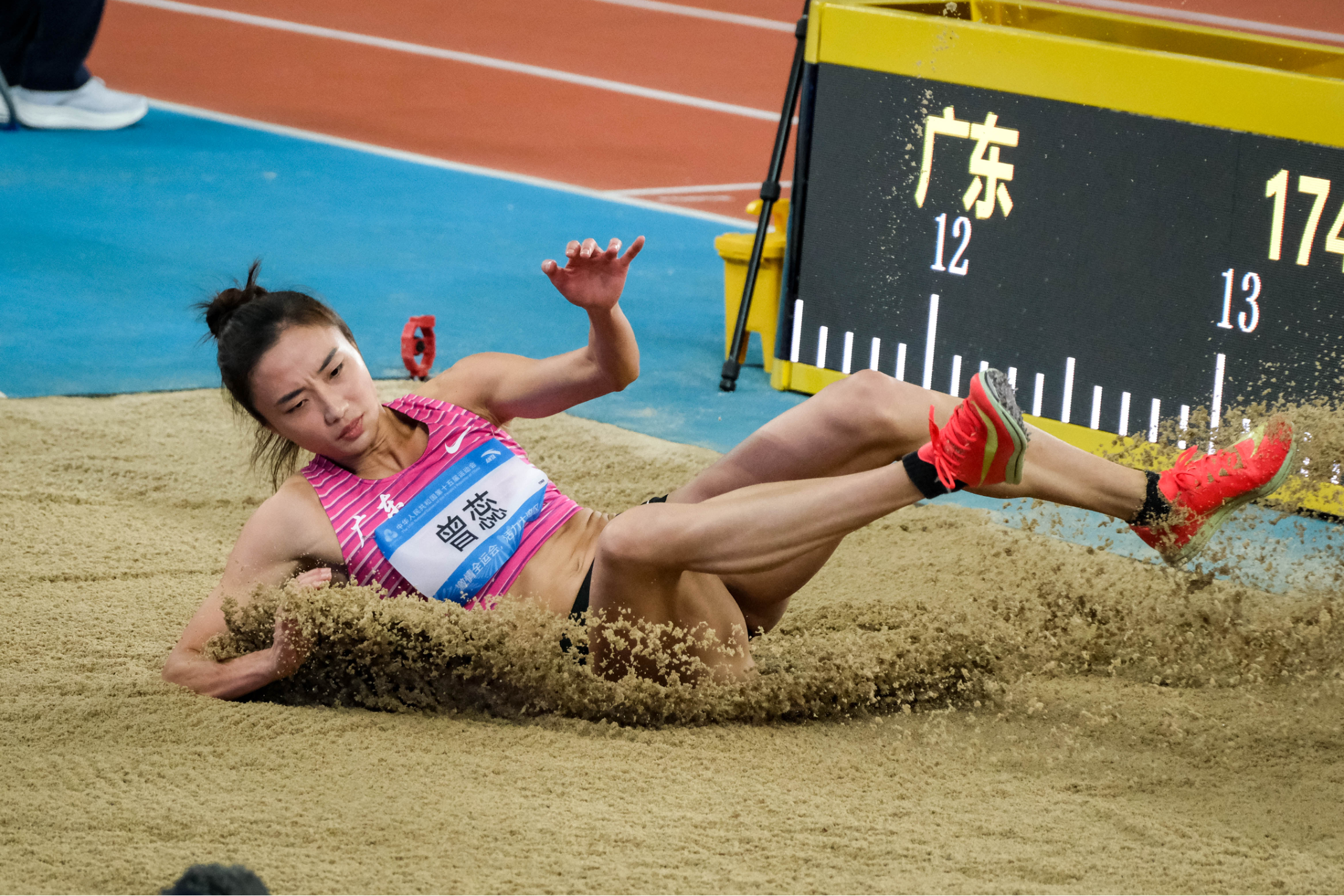 深圳女孩曾蕊三级跳远摘铜:不开心但是心灵得到了洗礼
