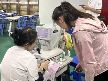 罗湖区新村社区开展近视防控科普活动，打开社区家庭“新视界”