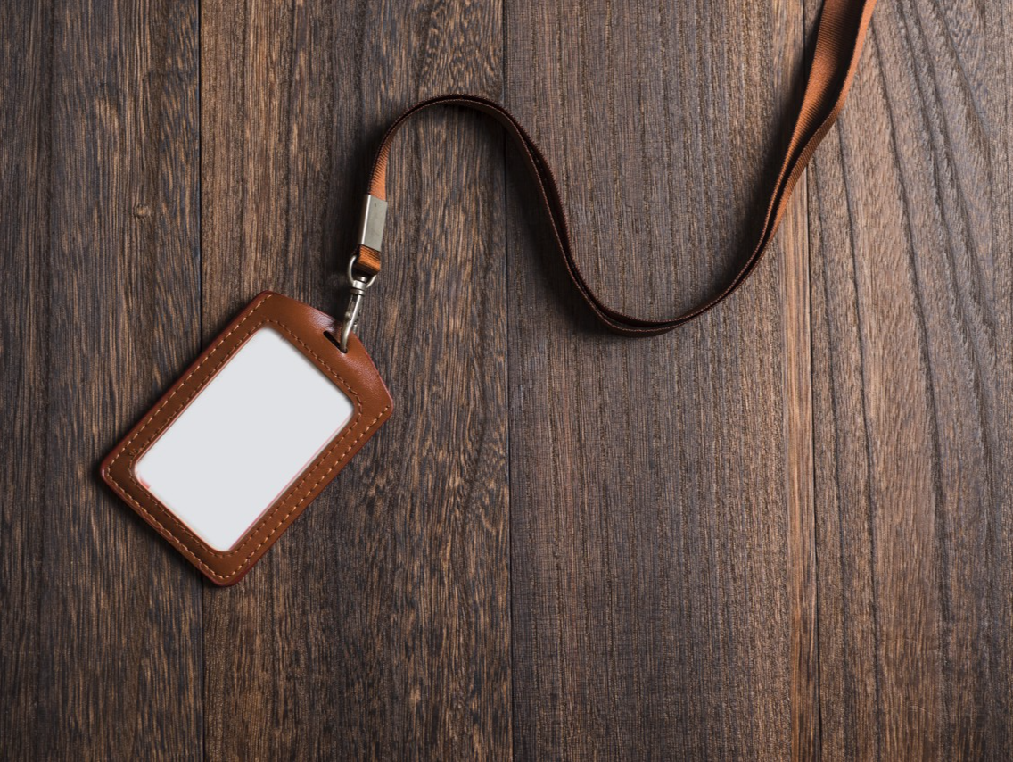 女子不喜欢名字“丽春”多次申请改名被拒，县公安局让其补充精神证明 