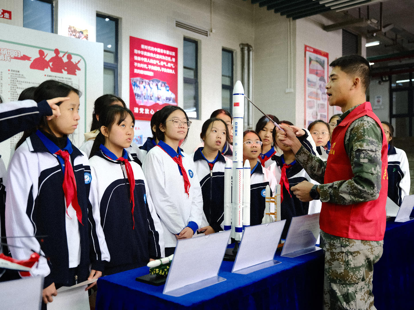 盐田区这堂“行走的国防课”点燃少年从军