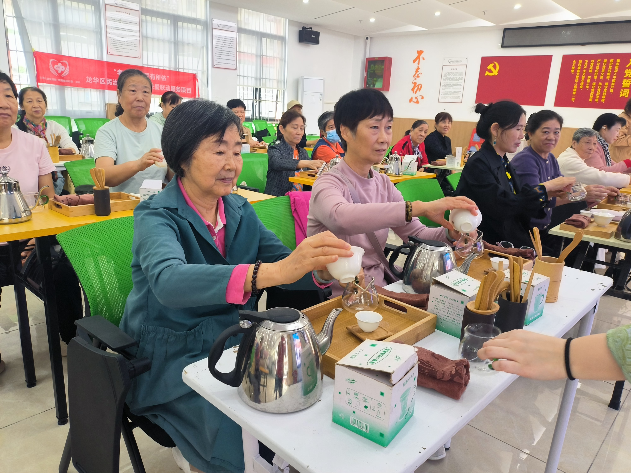 茶香氤氲话邻里,民治街道民强社区长者共赴温情茶艺之约