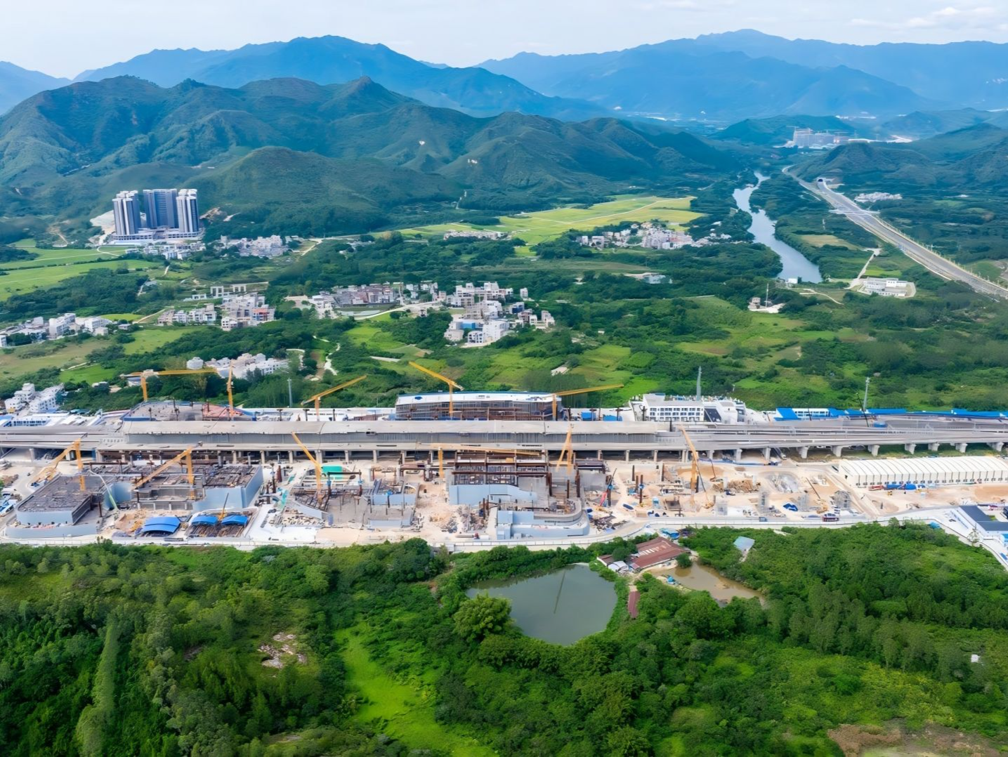 25分钟直达深圳！深汕站枢纽加快建设中